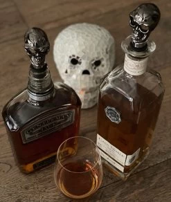 Catrinaz® - Bouchon De Bouteille Premium Avec Tête De Mort - Bouchon à Vin - Noir - Tête De Mort Noire - Tête De Mort - Coffret Cadeau Luxe - Cadeau Uniek - Cadeau Homme Et Femme 14 Catrinaz® - Bouchon De Bouteille Premium Avec Tête De Mort - Bouchon à Vin - Noir - Tête De Mort Noire - Tête De Mort - Coffret Cadeau Luxe - Cadeau Uniek - Cadeau Homme Et Femme -Dégustation Délicate 1015x1200 1