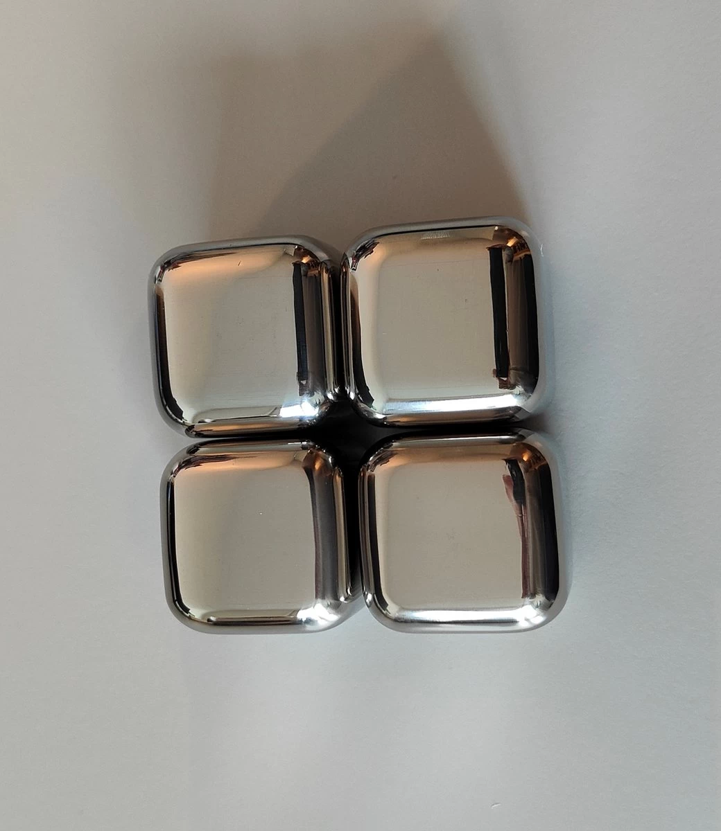 Sparq Home - Cubes à Whisky RvS - Pierres à Whisky - Ensemble De 4 Pièces - Pierres à Whisky - Pierres à Whisky - Glaçons - Cadeau - Noël 4 Sparq Home - Cubes à Whisky RvS - Pierres à Whisky - Ensemble De 4 Pièces - Pierres à Whisky - Pierres à Whisky - Glaçons - Cadeau - Noël – Image 2