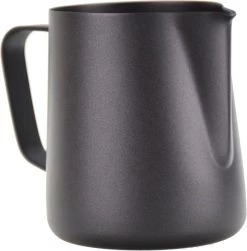 Pot à Lait - 600 ML - Pot à Mousser Le Lait - Pot à Lait Barista Acier Inoxydable (SS) Zwart -Dégustation Délicate 1183x1200 2