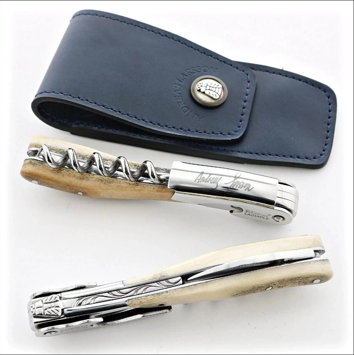 CHATEAU LAGUIOLE © MEILLEUR SOMMELIER DU MONDE - COUTEAU SOMMELIER OUVRE BOUTEILLE DE LUXE FINITION CORNE DE RENNES ANDREAS LARSSON (SUEDE) 3 CHATEAU LAGUIOLE © MEILLEUR SOMMELIER DU MONDE - COUTEAU SOMMELIER OUVRE BOUTEILLE DE LUXE FINITION CORNE DE RENNES ANDREAS LARSSON (SUEDE)