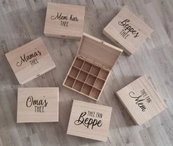 Boite à Thee - Boite Rangement Thee - Mama's Tea - Boite à Thé En Bois - 12 Compartiments - Thé Pour Maman 7 Boite à Thee - Boite Rangement Thee - Mama's Tea - Boite à Thé En Bois - 12 Compartiments - Thé Pour Maman -Dégustation Délicate 1200x1016