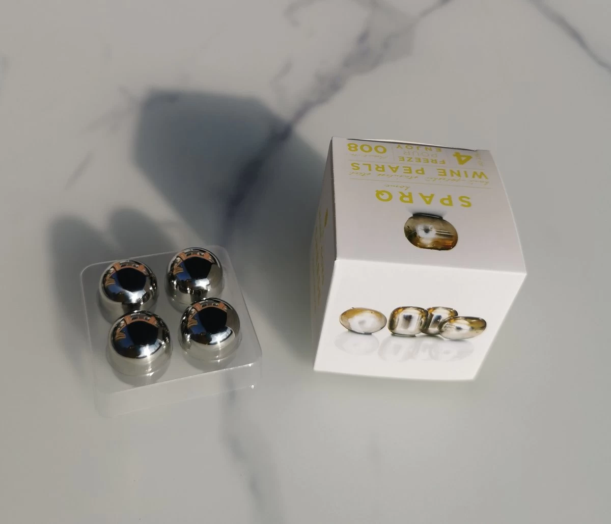 Sparq Home - Ensemble De 4 Cubes à Whisky En Acier Inoxydable - Perles De Vin - Pierres à Whisky - Glaçons Réutilisables - Cadeau 4 Sparq Home - Ensemble De 4 Cubes à Whisky En Acier Inoxydable - Perles De Vin - Pierres à Whisky - Glaçons Réutilisables - Cadeau – Image 2