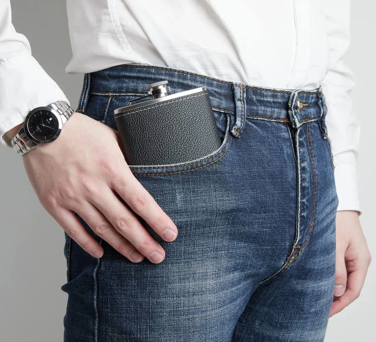 Flasque En Acier 8 Oz / 240 Ml Coffret Cadeau Avec Deux Verres à Shot Et Une Flasque Entonnoir En Cuir Zwart Convient Pour Transporter De L'alcool 6 Flasque En Acier 8 Oz / 240 Ml Coffret Cadeau Avec Deux Verres à Shot Et Une Flasque Entonnoir En Cuir Zwart Convient Pour Transporter De L'alcool – Image 4