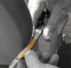 CHATEAU LAGUIOLE © MEILLEUR SOMMELIER DU MONDE - COUTEAU SOMMELIER OUVRE BOUTEILLE DE LUXE FINITION CORNE DE RENNES ANDREAS LARSSON (SUEDE) 19 CHATEAU LAGUIOLE © MEILLEUR SOMMELIER DU MONDE - COUTEAU SOMMELIER OUVRE BOUTEILLE DE LUXE FINITION CORNE DE RENNES ANDREAS LARSSON (SUEDE) -Dégustation Délicate 1200x1147 1