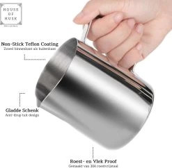 House Of Husk® Pot à Lait Avec Art Pen - Pichet Mousseur à Lait - Argent - Pot à Lait - Pichet à Lait - Acier Inoxydable - Pot à Lait Barista - 350 Ml - Avec Stylo Latte Art 12 House Of Husk® Pot à Lait Avec Art Pen - Pichet Mousseur à Lait - Argent - Pot à Lait - Pichet à Lait - Acier Inoxydable - Pot à Lait Barista - 350 Ml - Avec Stylo Latte Art -Dégustation Délicate 1200x1174 2