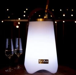 Le Zen - Refroidisseur à Vin Petit Avec Haut-Parleur Bluetooth Et Lumière Led - Refroidisseur À Vin Pour Extérieur Et Intérieur - Refroidisseur À Vin Pour 1 Bouteille -Dégustation Délicate 1200x1182 4