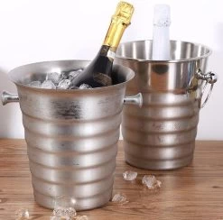 Seau à Glace En Acier Inoxydable Decopatent® - Seau à Glace à Champagne Avec Poignée - Seau à Champagne - Seau à Boisson - Seau à Vin - 26x22x22,5 Cm - Argent 11 Seau à Glace En Acier Inoxydable Decopatent® - Seau à Glace à Champagne Avec Poignée - Seau à Champagne - Seau à Boisson - Seau à Vin - 26x22x22,5 Cm - Argent -Dégustation Délicate 1200x1187 6