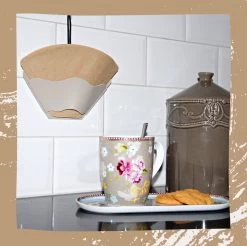 Porte-filtre à Café Keufens | Crème - Porte-filtre à Café - Convient à Tout Filtre à Café - 75 Filtres - Porte-filtre à Café Mural - Cuir Artificiel - Porte-filtre à Café 12 Porte-filtre à Café Keufens | Crème - Porte-filtre à Café - Convient à Tout Filtre à Café - 75 Filtres - Porte-filtre à Café Mural - Cuir Artificiel - Porte-filtre à Café -Dégustation Délicate 1200x1194 1