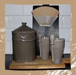 Porte-filtre à Café Keufens | Crème - Porte-filtre à Café - Convient à Tout Filtre à Café - 75 Filtres - Porte-filtre à Café Mural - Cuir Artificiel - Porte-filtre à Café 11 Porte-filtre à Café Keufens | Crème - Porte-filtre à Café - Convient à Tout Filtre à Café - 75 Filtres - Porte-filtre à Café Mural - Cuir Artificiel - Porte-filtre à Café -Dégustation Délicate 1200x1194