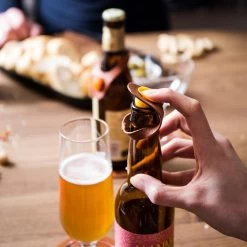 Marqueur Et Bouchon Pour Bouteille De Bière VacuVin - Cuir - Lot De 6 -Dégustation Délicate 1200x1200 1187