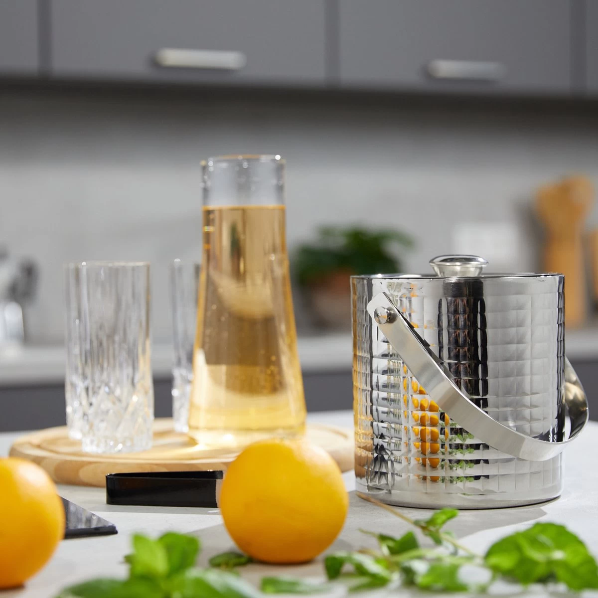 Seau à Glace Relaxdays Avec Couvercle - 1,5 L - Argent - Acier Inoxydable - Glacière - Seau à Glaçons De Luxe 9 Seau à Glace Relaxdays Avec Couvercle - 1,5 L - Argent - Acier Inoxydable - Glacière - Seau à Glaçons De Luxe – Image 7