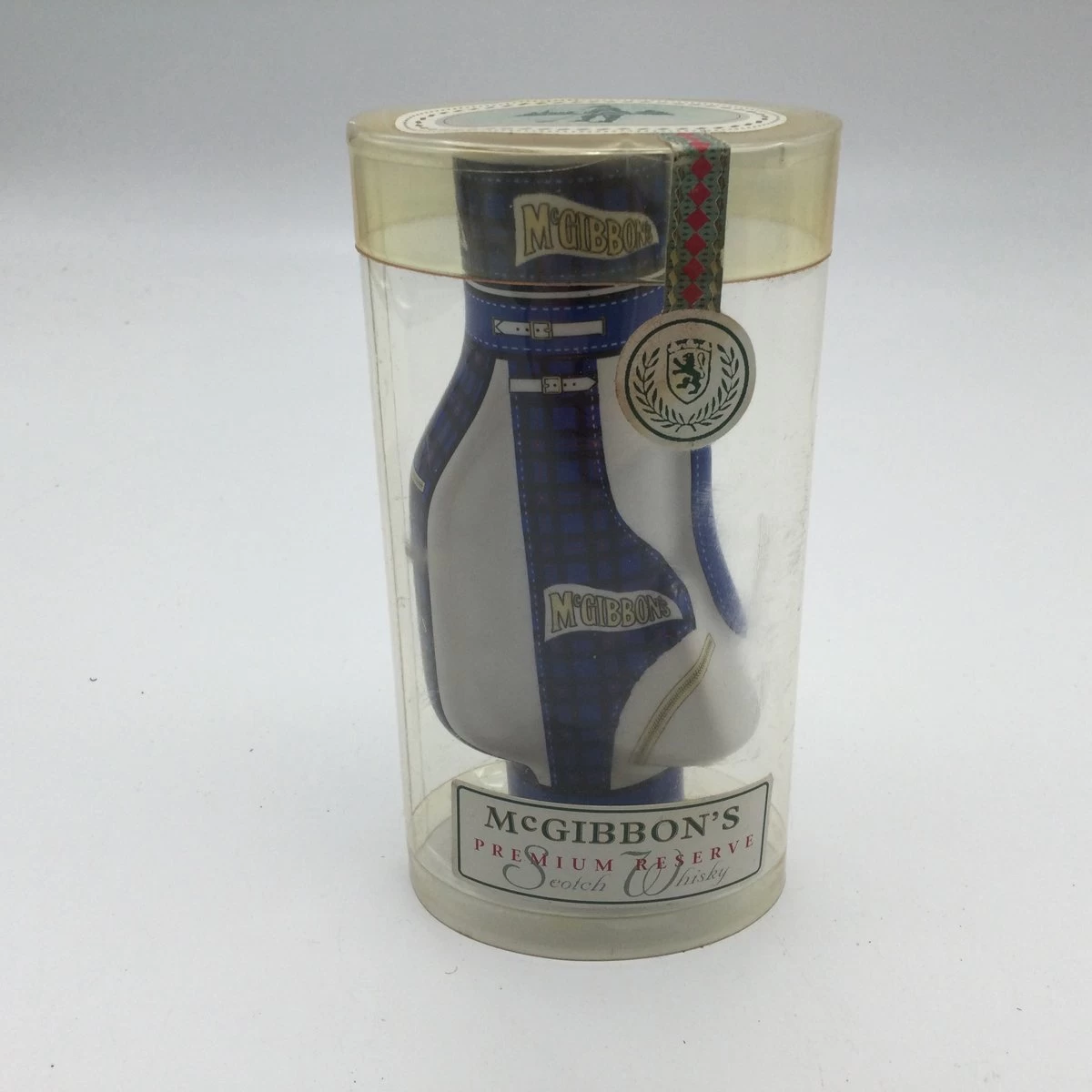 Sac De Golf ' Elliot Bag' En Céramique De 11 Cm De Haut Rempli De 50 Ml 43% Scotch Whisky De Mc Gibbon's, Couleur Bleu Et Tartan, Pour Le Collectionneur Et/ou Amateur De Whisky 5 Sac De Golf ' Elliot Bag' En Céramique De 11 Cm De Haut Rempli De 50 Ml 43% Scotch Whisky De Mc Gibbon's, Couleur Bleu Et Tartan, Pour Le Collectionneur Et/ou Amateur De Whisky – Image 3