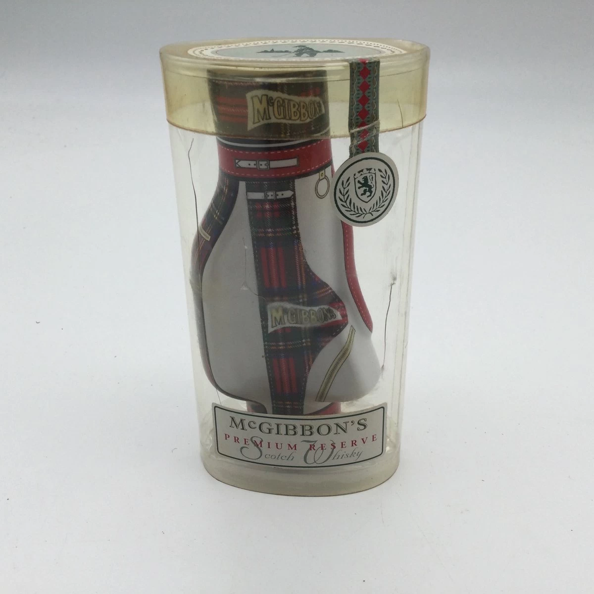 Sac De Golf 'Stuart Bag' En Céramique De 11 Cm De Haut Rempli De 50 Ml 43% Scotch Whisky De Mc Gibbon's, Couleur Rouge Et Tartan, Pour Le Collectionneur Et/ou Amateur De Whisky 5 Sac De Golf 'Stuart Bag' En Céramique De 11 Cm De Haut Rempli De 50 Ml 43% Scotch Whisky De Mc Gibbon's, Couleur Rouge Et Tartan, Pour Le Collectionneur Et/ou Amateur De Whisky – Image 3