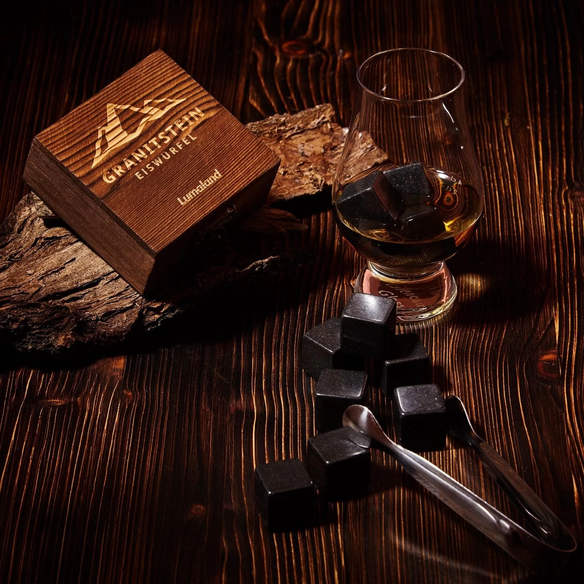 Lumaland - Pierres à Whisky - En Granit De Haute Qualité - Pierres à Whisky - Avec Boîte En Bois, Sac De Rangement Et Pince En Acier Inoxydable - Lot De 9 - Noir 4 Lumaland - Pierres à Whisky - En Granit De Haute Qualité - Pierres à Whisky - Avec Boîte En Bois, Sac De Rangement Et Pince En Acier Inoxydable - Lot De 9 - Noir – Image 2
