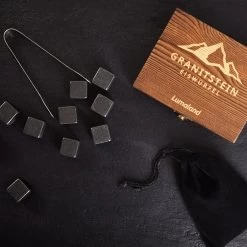 Lumaland - Pierres à Whisky - En Granit De Haute Qualité - Pierres à Whisky - Avec Boîte En Bois, Sac De Rangement Et Pince En Acier Inoxydable - Lot De 9 - Noir 12 Lumaland - Pierres à Whisky - En Granit De Haute Qualité - Pierres à Whisky - Avec Boîte En Bois, Sac De Rangement Et Pince En Acier Inoxydable - Lot De 9 - Noir -Dégustation Délicate 1200x1200 1954