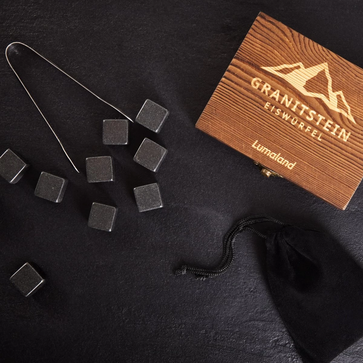 Lumaland - Pierres à Whisky - En Granit De Haute Qualité - Pierres à Whisky - Avec Boîte En Bois, Sac De Rangement Et Pince En Acier Inoxydable - Lot De 9 - Noir 5 Lumaland - Pierres à Whisky - En Granit De Haute Qualité - Pierres à Whisky - Avec Boîte En Bois, Sac De Rangement Et Pince En Acier Inoxydable - Lot De 9 - Noir – Image 3