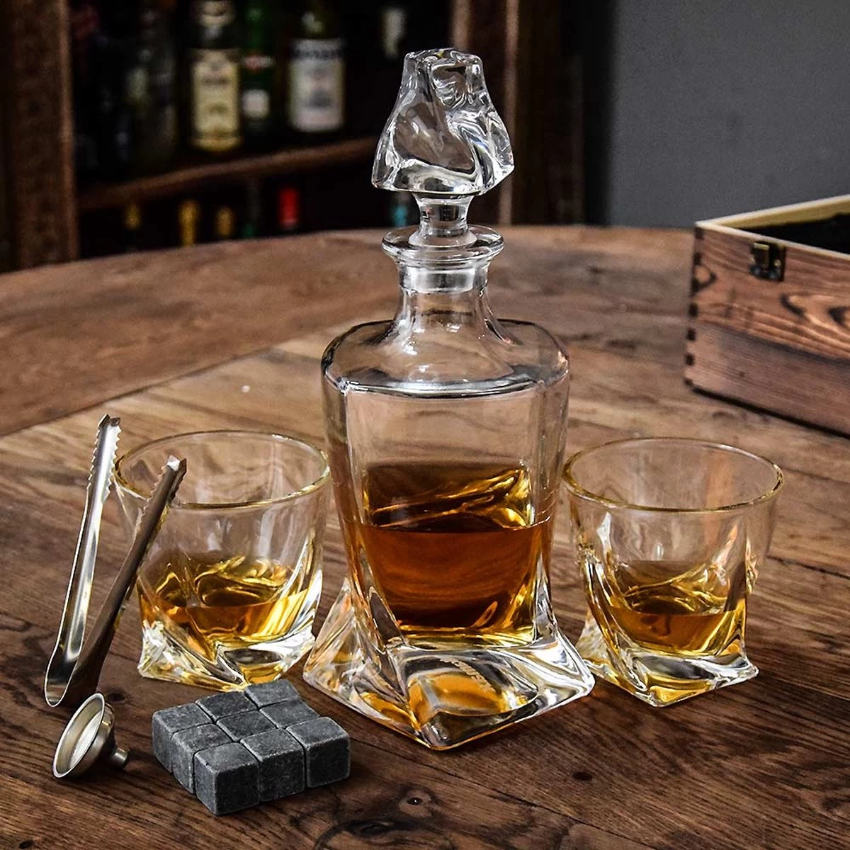 MikaMax Twisted Whisky Decanter - Whisky Decanter - Set Complet - Whisky Stones - Inc. 2 Verres à Whisky – 1L 2 MikaMax Twisted Whisky Decanter - Whisky Decanter - Set Complet - Whisky Stones - Inc. 2 Verres à Whisky – 1L