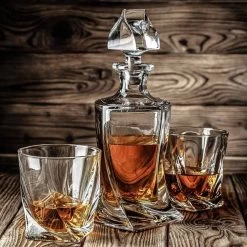 MikaMax Twisted Whisky Decanter - Whisky Decanter - Set Complet - Whisky Stones - Inc. 2 Verres à Whisky – 1L 16 MikaMax Twisted Whisky Decanter - Whisky Decanter - Set Complet - Whisky Stones - Inc. 2 Verres à Whisky – 1L -Dégustation Délicate 1200x1200 1962