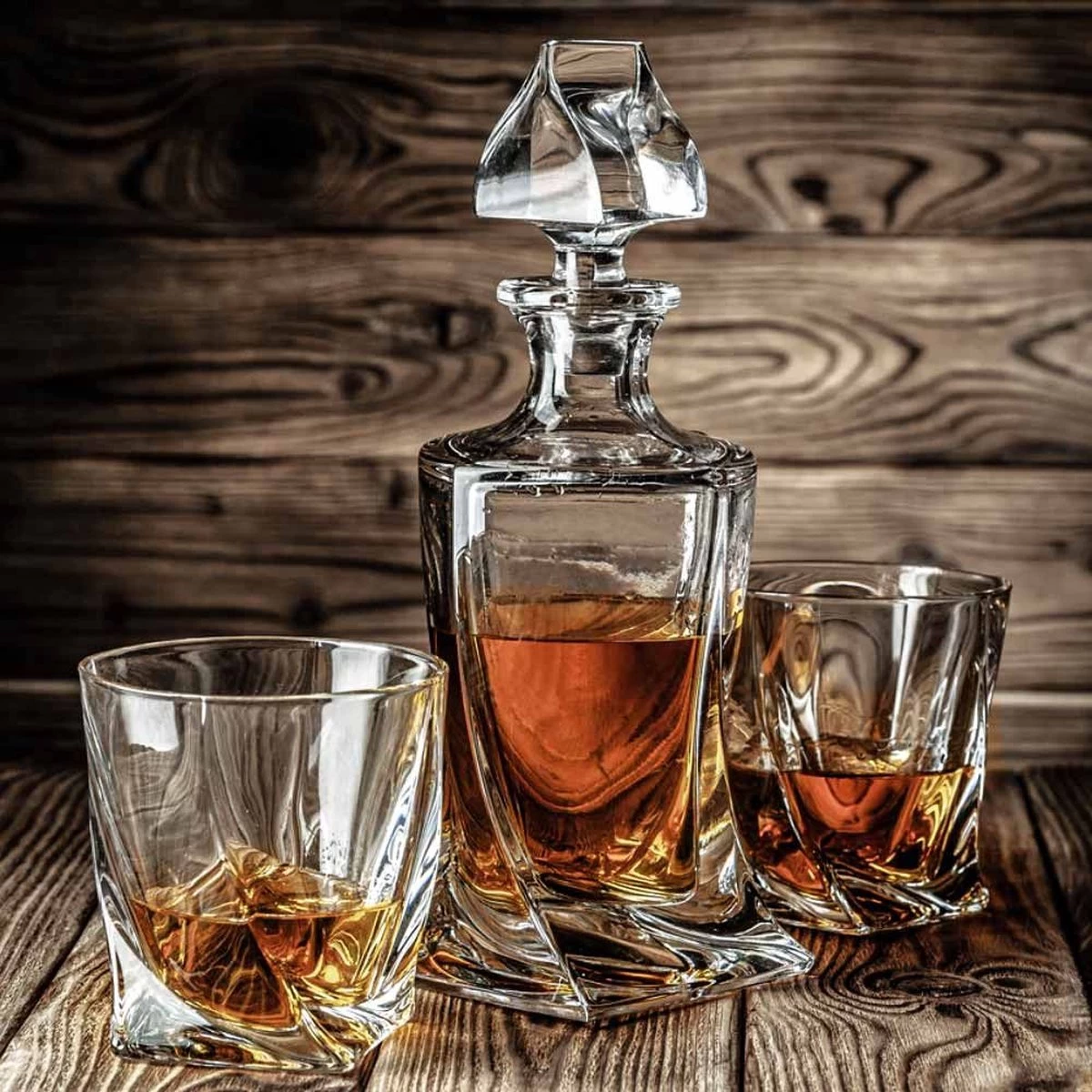 MikaMax Twisted Whisky Decanter - Whisky Decanter - Set Complet - Whisky Stones - Inc. 2 Verres à Whisky – 1L 7 MikaMax Twisted Whisky Decanter - Whisky Decanter - Set Complet - Whisky Stones - Inc. 2 Verres à Whisky – 1L – Image 6