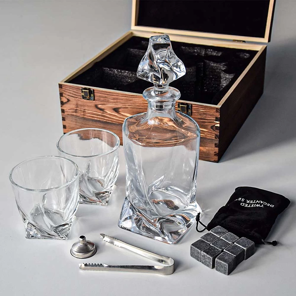 MikaMax Twisted Whisky Decanter - Whisky Decanter - Set Complet - Whisky Stones - Inc. 2 Verres à Whisky – 1L 10 MikaMax Twisted Whisky Decanter - Whisky Decanter - Set Complet - Whisky Stones - Inc. 2 Verres à Whisky – 1L – Image 9