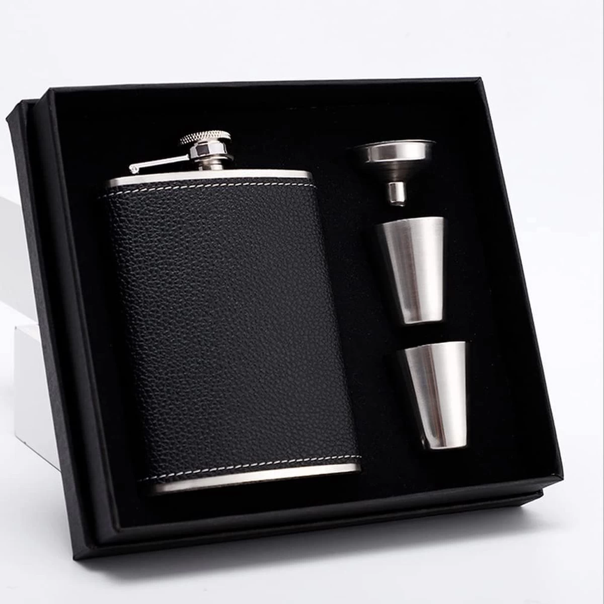 Flasque En Acier 8 Oz / 240 Ml Coffret Cadeau Avec Deux Verres à Shot Et Une Flasque Entonnoir En Cuir Zwart Convient Pour Transporter De L'alcool 3 Flasque En Acier 8 Oz / 240 Ml Coffret Cadeau Avec Deux Verres à Shot Et Une Flasque Entonnoir En Cuir Zwart Convient Pour Transporter De L'alcool