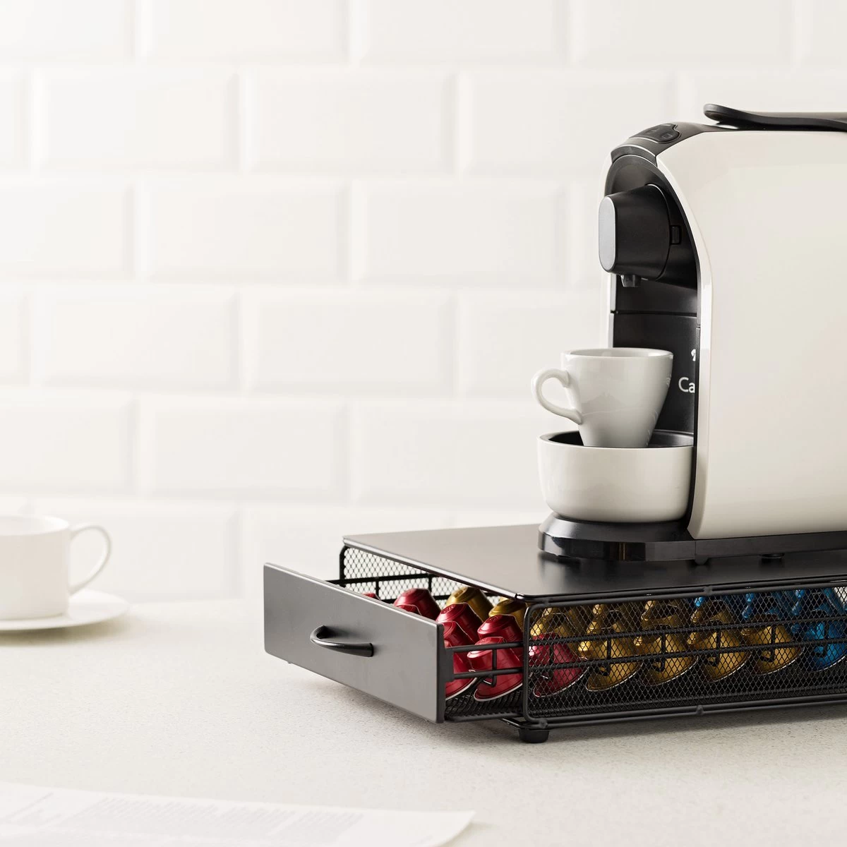 Navaris Porte-capsule Avec Tiroir - Support En Fer Pour Tasses à Café - Convient Aux Tasses Nespresso Vertuo - Tiroir De Rangement Pour 40 Capsules De Café 4 Navaris Porte-capsule Avec Tiroir - Support En Fer Pour Tasses à Café - Convient Aux Tasses Nespresso Vertuo - Tiroir De Rangement Pour 40 Capsules De Café – Image 2