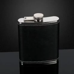 WvH Hip Flask Set - Avec Extra Hip Flask 175ML/6OZ- Entonnoir Et Deux Tasses - Hip Flask - 235 ML/8OZ - Acier Inoxydable Et Cuir - Coffret Cadeau -Dégustation Délicate 1200x1200 2197