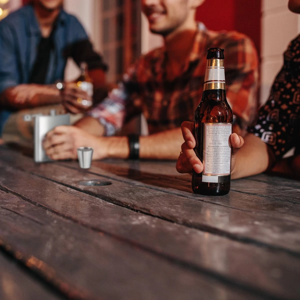 Relaxdays Ensemble De Flacons De Hanche En Acier Inoxydable 7 Pièces - Pinson Plat 200 Ml Avec Entonnoir Et 4 Tasses - Argent 9 Relaxdays Ensemble De Flacons De Hanche En Acier Inoxydable 7 Pièces - Pinson Plat 200 Ml Avec Entonnoir Et 4 Tasses - Argent – Image 7