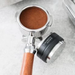 Combi Tamper & Distributeur De Café - 51mm - Noir - 2 En 1 - Tamper - Distributeur De Café - Machine à Café Delonghi 12 Combi Tamper & Distributeur De Café - 51mm - Noir - 2 En 1 - Tamper - Distributeur De Café - Machine à Café Delonghi -Dégustation Délicate 1200x1200 376