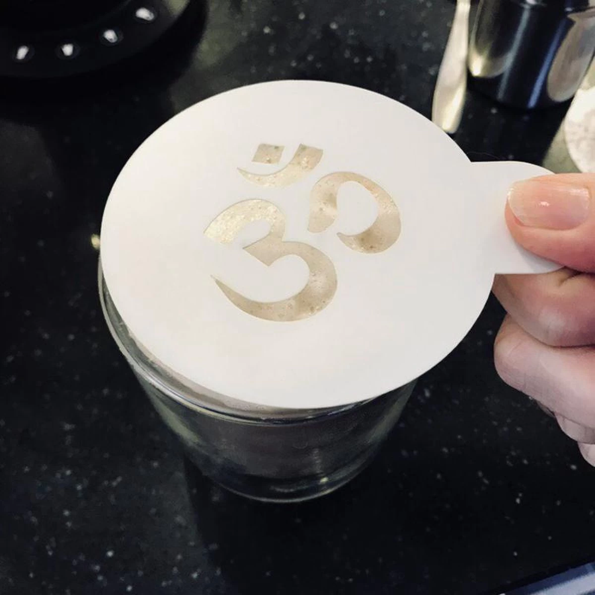 Pochoir Café QBIX - Modèle Cappuccino - Ensemble De Pochoirs Barista Réutilisable - Modèles Cacao - 12 Pièces - Yoga, Nature Et Bonnes Vibrations 4 Pochoir Café QBIX - Modèle Cappuccino - Ensemble De Pochoirs Barista Réutilisable - Modèles Cacao - 12 Pièces - Yoga, Nature Et Bonnes Vibrations – Image 2