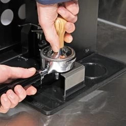 Organisateur De Café Eureka Mignon Koepoort Café - Tapis De Tassage - Station De Tassage Pour Moulins à Café Eureka 13 Organisateur De Café Eureka Mignon Koepoort Café - Tapis De Tassage - Station De Tassage Pour Moulins à Café Eureka -Dégustation Délicate 1200x1200 472