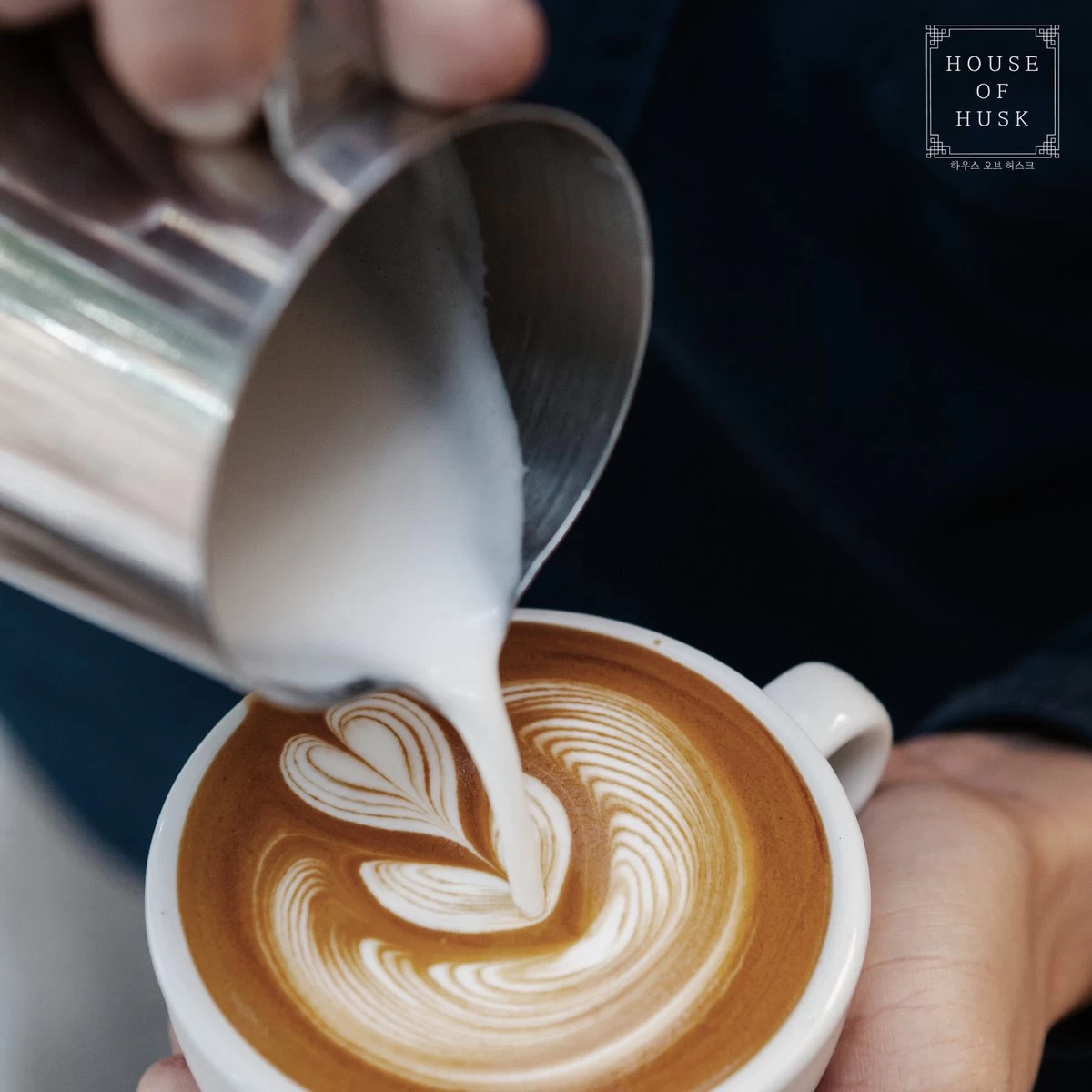 House Of Husk® Pot à Lait Avec Art Pen - Pichet Mousseur à Lait - Argent - Pot à Lait - Pichet à Lait - Acier Inoxydable - Pot à Lait Barista - 350 Ml - Avec Stylo Latte Art 6 House Of Husk® Pot à Lait Avec Art Pen - Pichet Mousseur à Lait - Argent - Pot à Lait - Pichet à Lait - Acier Inoxydable - Pot à Lait Barista - 350 Ml - Avec Stylo Latte Art – Image 4