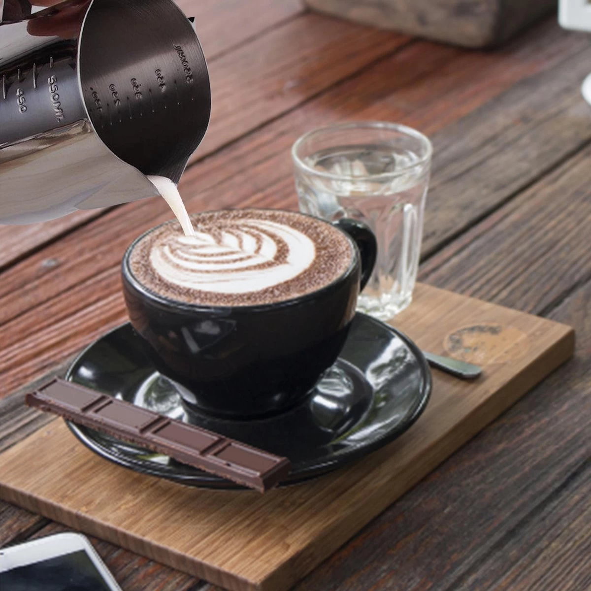 Pichet Mousseur à Lait RoiCuisine - Avec Thermomètre - 350ml - Pot à Lait - Barista - Acier Inoxydable 7 Pichet Mousseur à Lait RoiCuisine - Avec Thermomètre - 350ml - Pot à Lait - Barista - Acier Inoxydable – Image 5