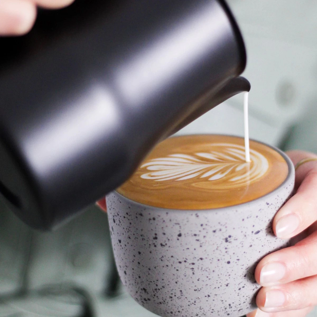 Pot à Lait Style Italien - 500ml - Acier Inoxydable - Noir - Pot à Mousse De Lait 5 Pot à Lait Style Italien - 500ml - Acier Inoxydable - Noir - Pot à Mousse De Lait – Image 3