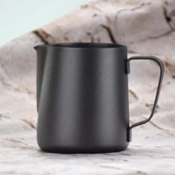 Pot à Lait - 600 ML - Pot à Mousser Le Lait - Pot à Lait Barista Acier Inoxydable (SS) Zwart