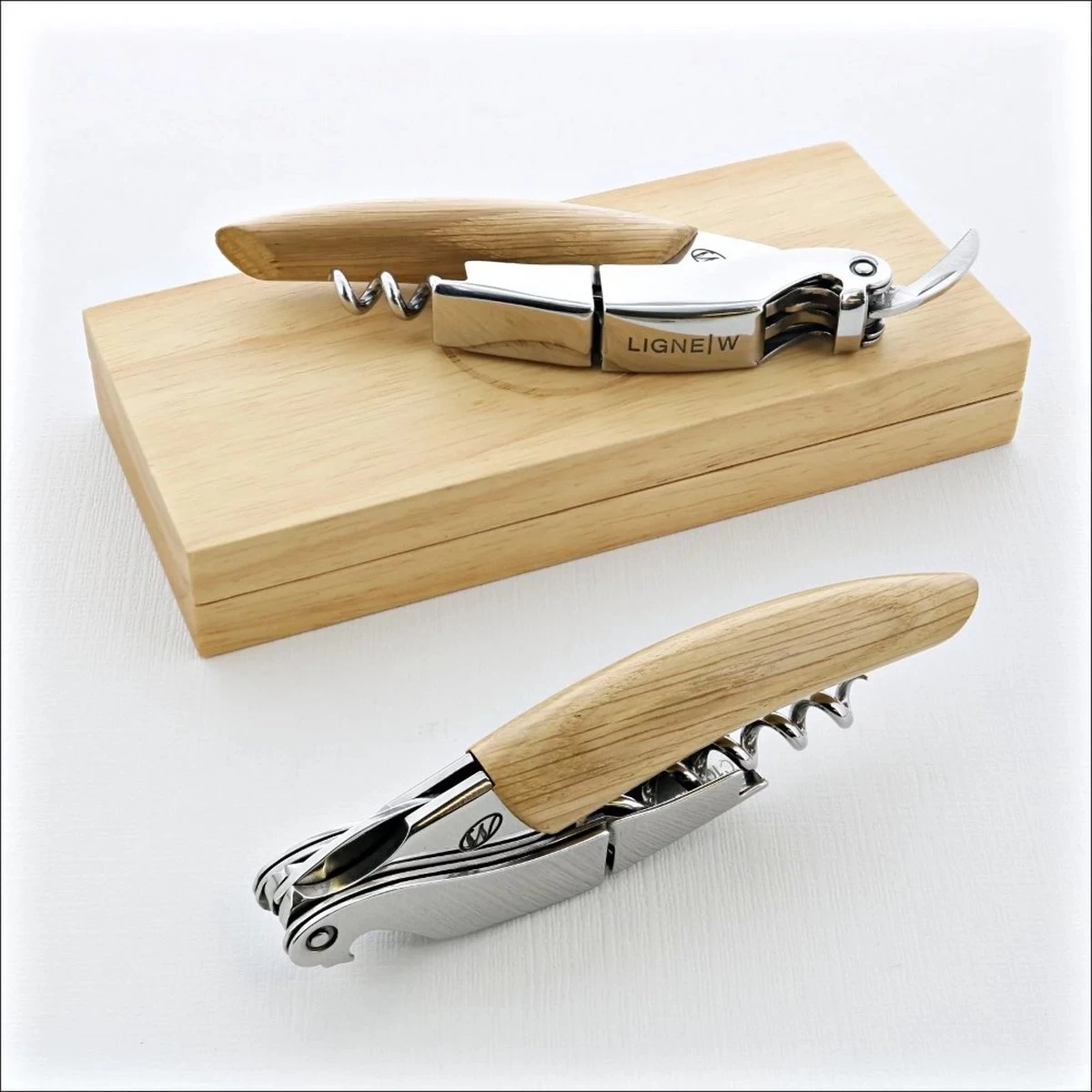 LIGNE W - ORIGINE PRESTIGE - COUTEAU SOMMELIER OUVRE BOUTEILLE DE LUXE BOIS DE CHÊNE 3 LIGNE W - ORIGINE PRESTIGE - COUTEAU SOMMELIER OUVRE BOUTEILLE DE LUXE BOIS DE CHÊNE