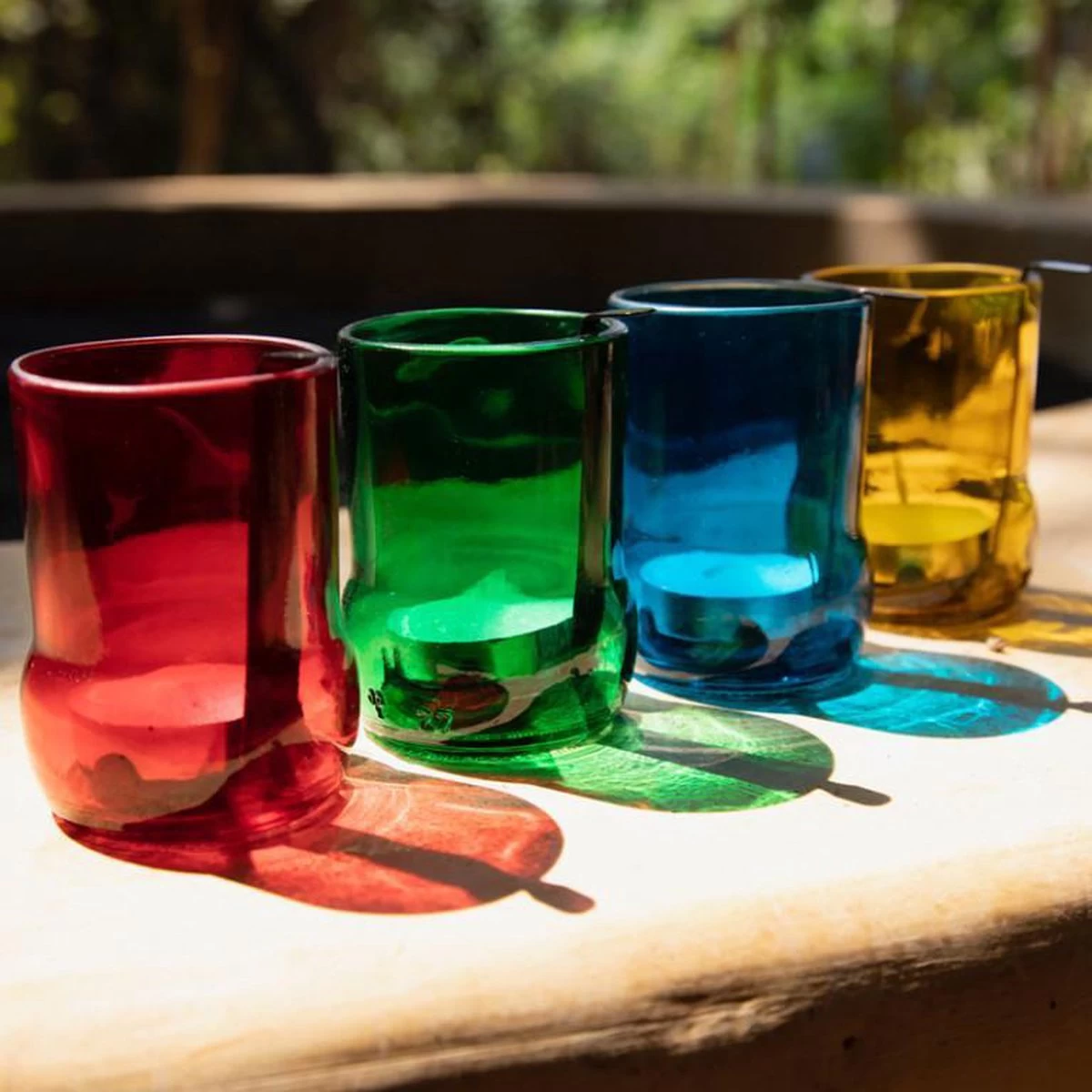 Lot De 4 Photophores Colorés Iwas Avec Bougie Chauffe-plat Recyclés Fabriqués à Partir De Bouteilles De Soda Recyclées 7 Lot De 4 Photophores Colorés Iwas Avec Bougie Chauffe-plat Recyclés Fabriqués à Partir De Bouteilles De Soda Recyclées – Image 5