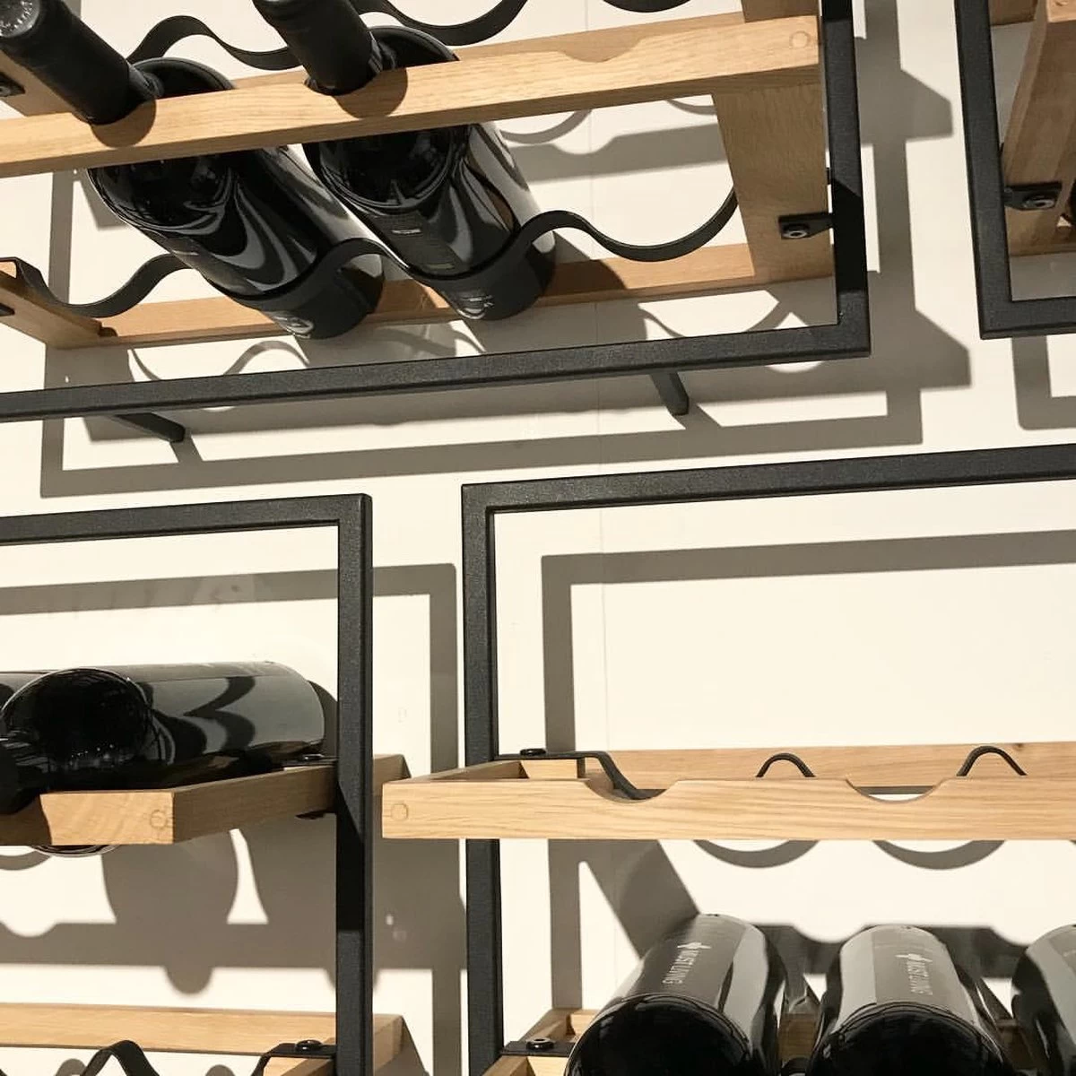 D-Bodhi - étagère - Winemate - Type B - Casier à Vin - Pour 6 Bouteilles - Chêne - Cadre Laqué Noir (eobf) 4 D-Bodhi - étagère - Winemate - Type B - Casier à Vin - Pour 6 Bouteilles - Chêne - Cadre Laqué Noir (eobf) – Image 2