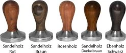 Expresso écarlate | Tamper "Classic" Pour Barista; Avec Poignée Ergonomique En Bois Précieux Et Base En Acier Inoxydable De Précision. Bois De Santal Rouge + Planche De Tronc 49 Mm -Dégustation Délicate 1200x503