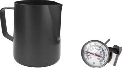 Expresso écarlate | Pot à Lait "L'Art Modern Anthrazit" Pour Latte Art Ou Cappuccino; En Acier Inoxydable 18/10 Avec Revêtement Antiadhésif (intérieur Et Extérieur); Pichet Barista De Haute Qualité. 600 Ml 12 Expresso écarlate | Pot à Lait "L'Art Modern Anthrazit" Pour Latte Art Ou Cappuccino; En Acier Inoxydable 18/10 Avec Revêtement Antiadhésif (intérieur Et Extérieur); Pichet Barista De Haute Qualité. 600 Ml -Dégustation Délicate 1200x676