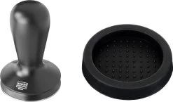 Expresso écarlate | Tamper "Nero" Pour Barista; Avec Poignée Ergonomique En Aluminium Et Base En Acier Inoxydable. Noir + Planche De Coffre 58 Mm