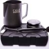 Casabarista Toolset Black - Tamper 58mm - Pot à Lait 600ml - Brosse - Tampermat - Café - Set D'outils Barista 2 Casabarista Toolset Black - Tamper 58mm - Pot à Lait 600ml - Brosse - Tampermat - Café - Set D'outils Barista -Dégustation Délicate 1200x709