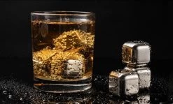 Pierres à Whisky En Acier Inoxydable - Ensemble Premium - Pierres à Whisky En Métal - 4 Pièces - SEC 19 Pierres à Whisky En Acier Inoxydable - Ensemble Premium - Pierres à Whisky En Métal - 4 Pièces - SEC -Dégustation Délicate 1200x726 1