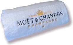Coffret XL Moët & Chandon - Seau à Champagne XL, Petit Seau Avec Cuillère à Glace, 6 Verres, Serviette De Plage 100cm X 180cm -Dégustation Délicate 1200x736 3