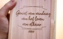 TextTim.nl Boîte à Vin Gravée En Bois Cadeau De Mariage - Cadeau Durable - Cadeau Pour Homme / Femme - Vin - Cadeau De Mariage 9 TextTim.nl Boîte à Vin Gravée En Bois Cadeau De Mariage - Cadeau Durable - Cadeau Pour Homme / Femme - Vin - Cadeau De Mariage -Dégustation Délicate 1200x759