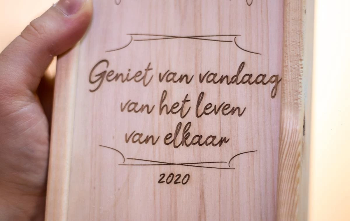 TextTim.nl Boîte à Vin Gravée En Bois Cadeau De Mariage - Cadeau Durable - Cadeau Pour Homme / Femme - Vin - Cadeau De Mariage 6 TextTim.nl Boîte à Vin Gravée En Bois Cadeau De Mariage - Cadeau Durable - Cadeau Pour Homme / Femme - Vin - Cadeau De Mariage – Image 4