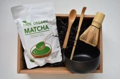 Coffret De Départ De Thé Matcha Premium - Coffret Cadeau 5 Pièces - Matcha Premium 100gr - Chawan - Bol à Matcha - Batteur En Bambou Fait Main - Cuillère En Bambou Matcha - Coffret Cadeau Dans Un Emballage De Luxe