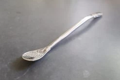 Thé Paille & Passoire | Bombilla | Paille Filtrante Yerba Mate | Filtre à Thé | Avec Brosse De Nettoyage | Infuseur à Thé En Acier Inoxydable | Thé En Feuilles De Paille De Thé | Fabriqué Au Brésil | Argent -Dégustation Délicate 1200x799