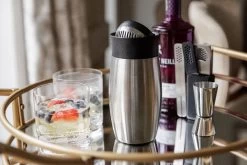 Shaker à Cocktail, Couvercle Rabattable, 0,45 L, Acier Inoxydable - BarCraft 11 Shaker à Cocktail, Couvercle Rabattable, 0,45 L, Acier Inoxydable - BarCraft -Dégustation Délicate 1200x800 114