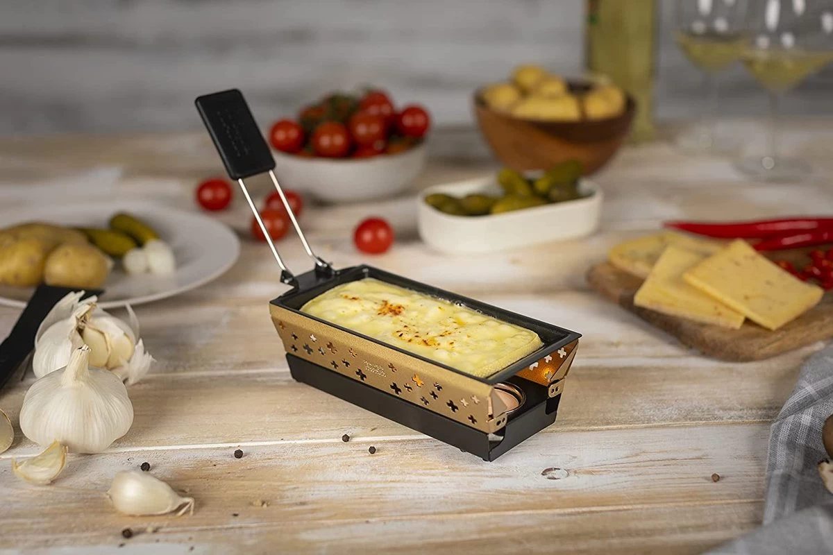 KUHN RIKON Candle Light Mini Croix Suisse, Service à Raclette, Or, Poêle à Griller Antiadhésive, Avec Bougie Chauffe-plat 9 KUHN RIKON Candle Light Mini Croix Suisse, Service à Raclette, Or, Poêle à Griller Antiadhésive, Avec Bougie Chauffe-plat – Image 7
